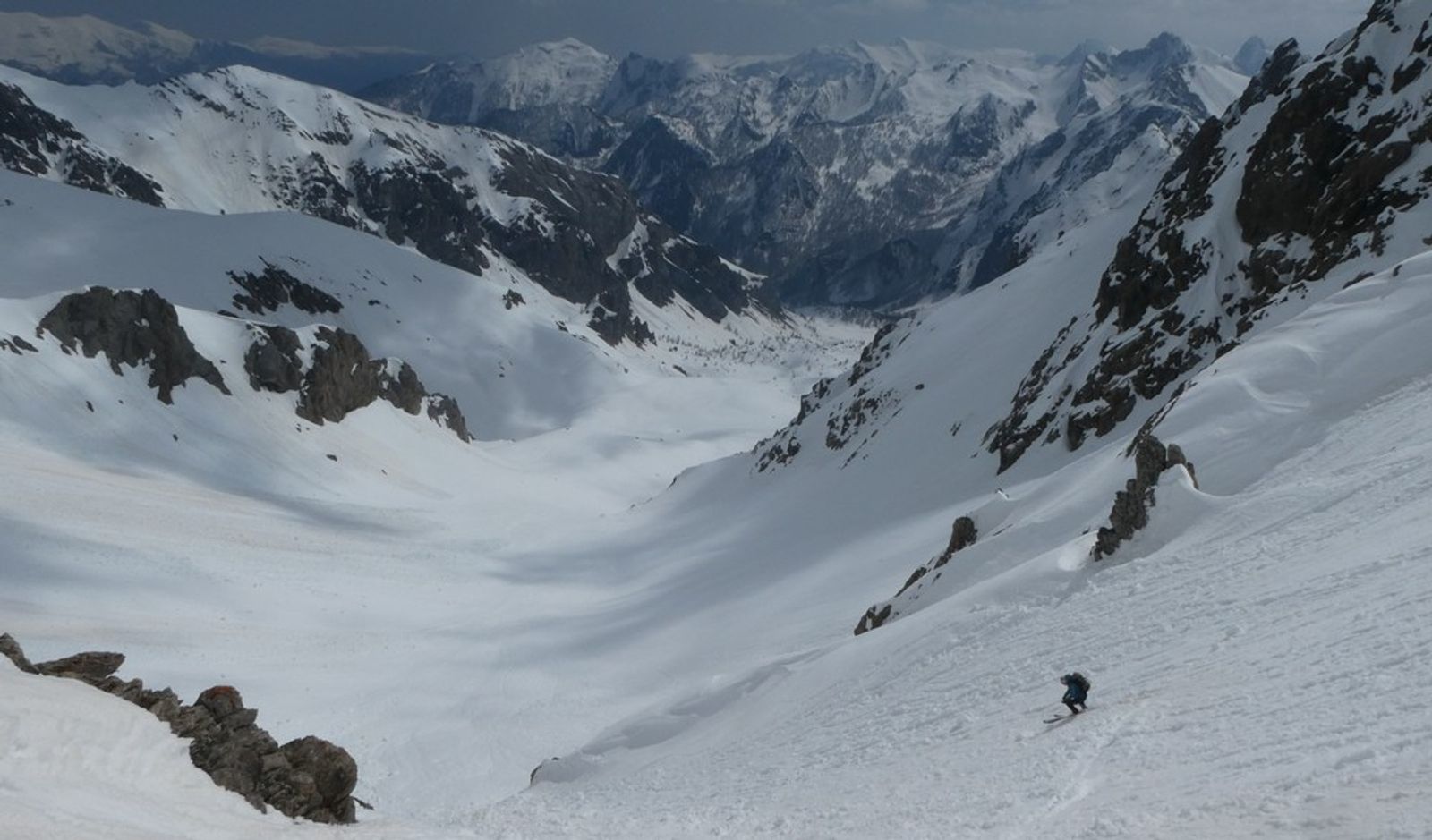 Enchiausa Valley—Down below, the glue is waiting for us