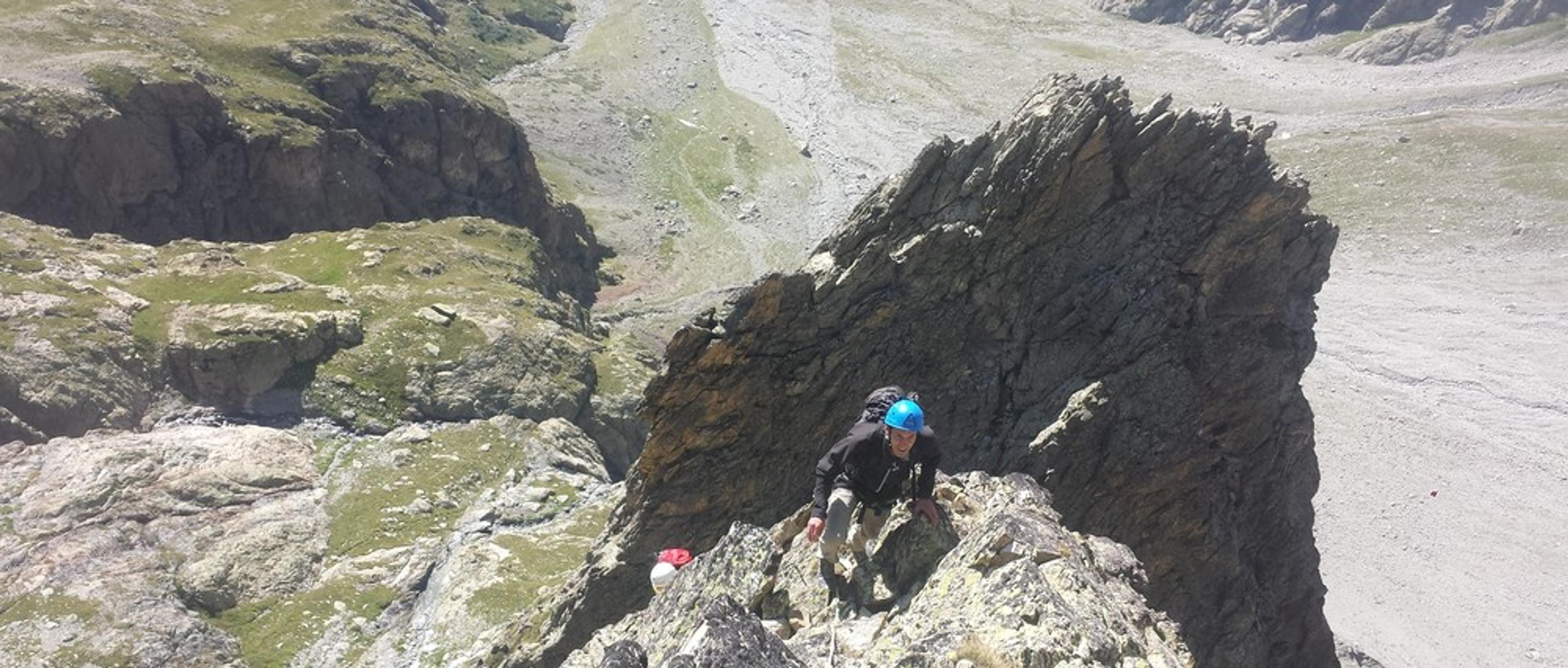 Dents de Coste Counier - Sortis de la cheminée, l'escalade devient aréienne