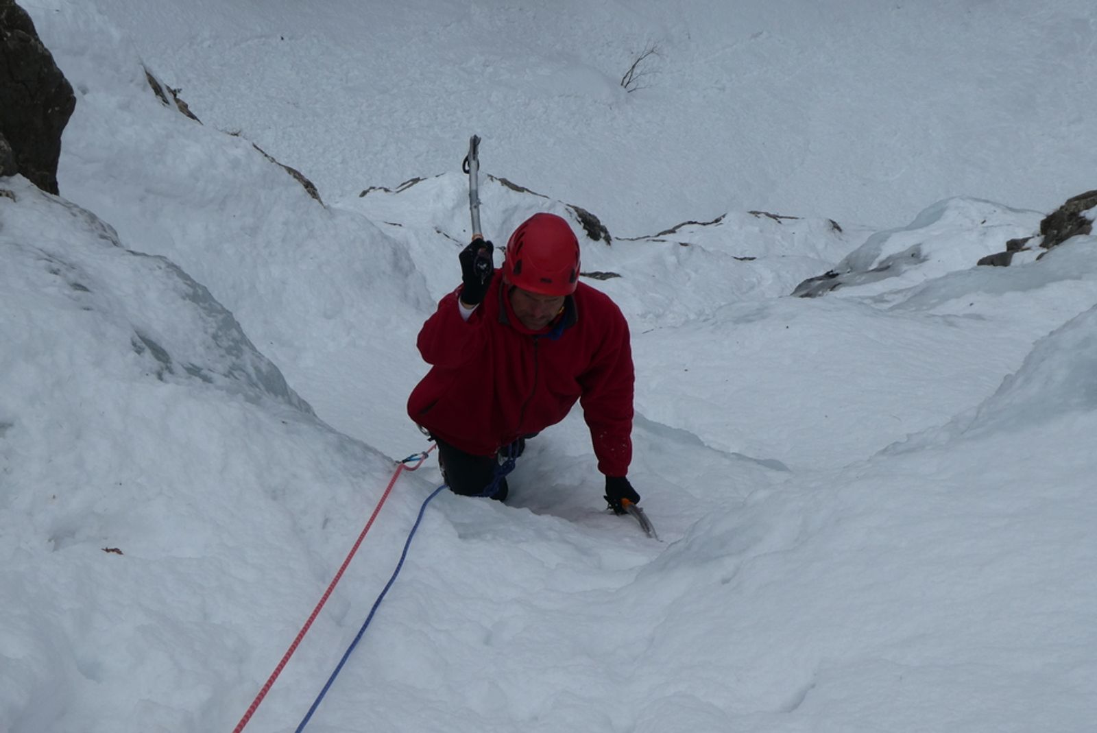 Jacob découvre la cascade de glace dans Fracastorus à Freissinières