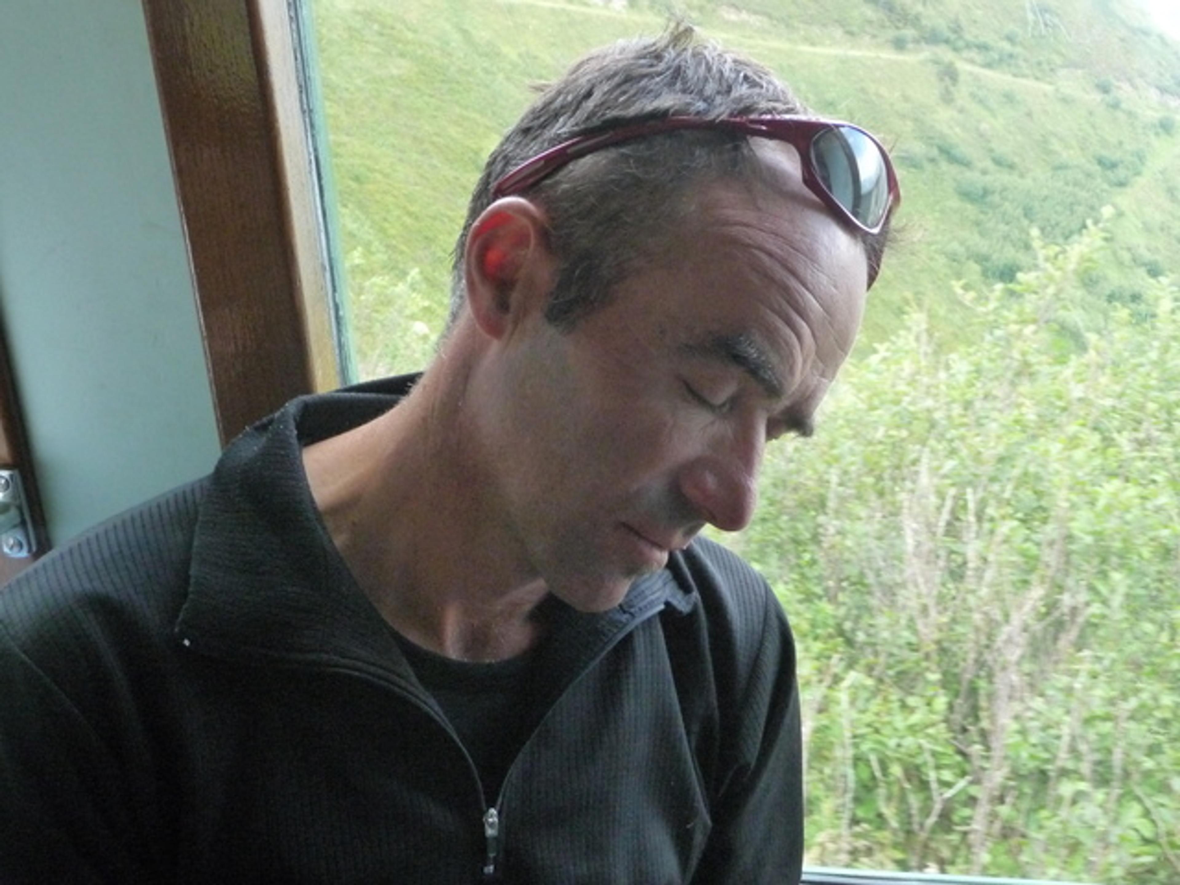 Mont Blanc par les Trois Monts - Denis fait dodo dans le train