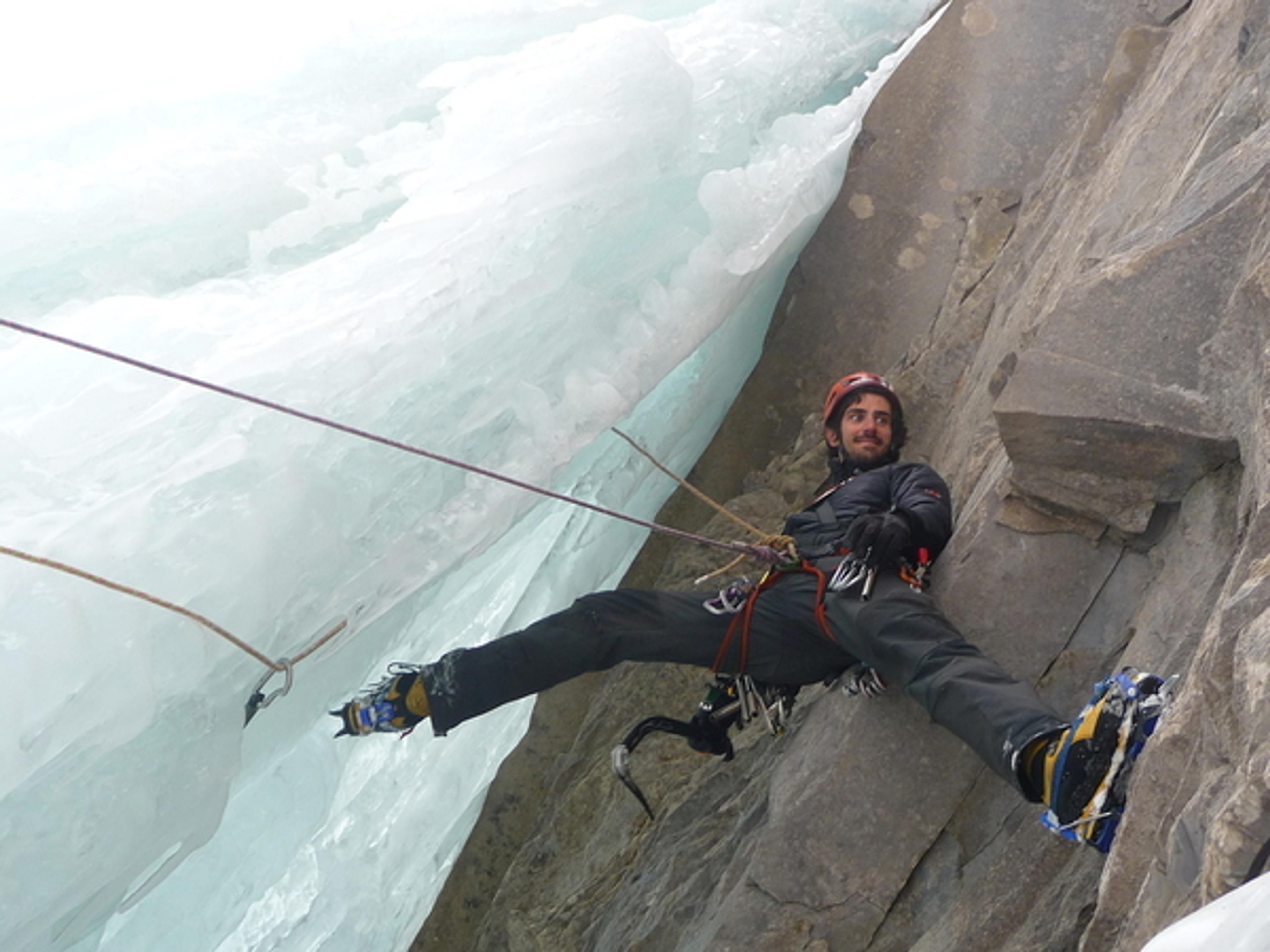 Cascade de glace à Crévoux - Un illuminé!