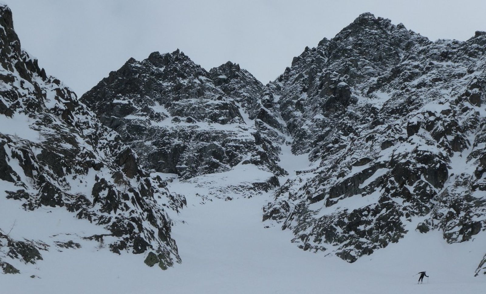 Vue d’ensemble du couloir de No Fiesta dans les Écrins