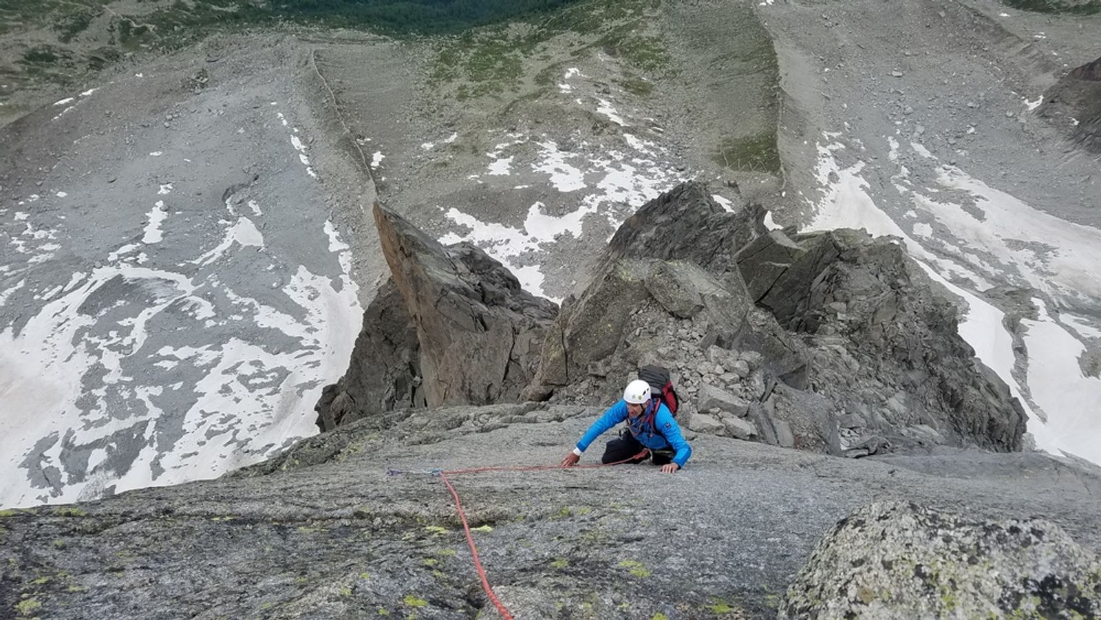 Sur l'Arête NW de Blaitière, passage de V