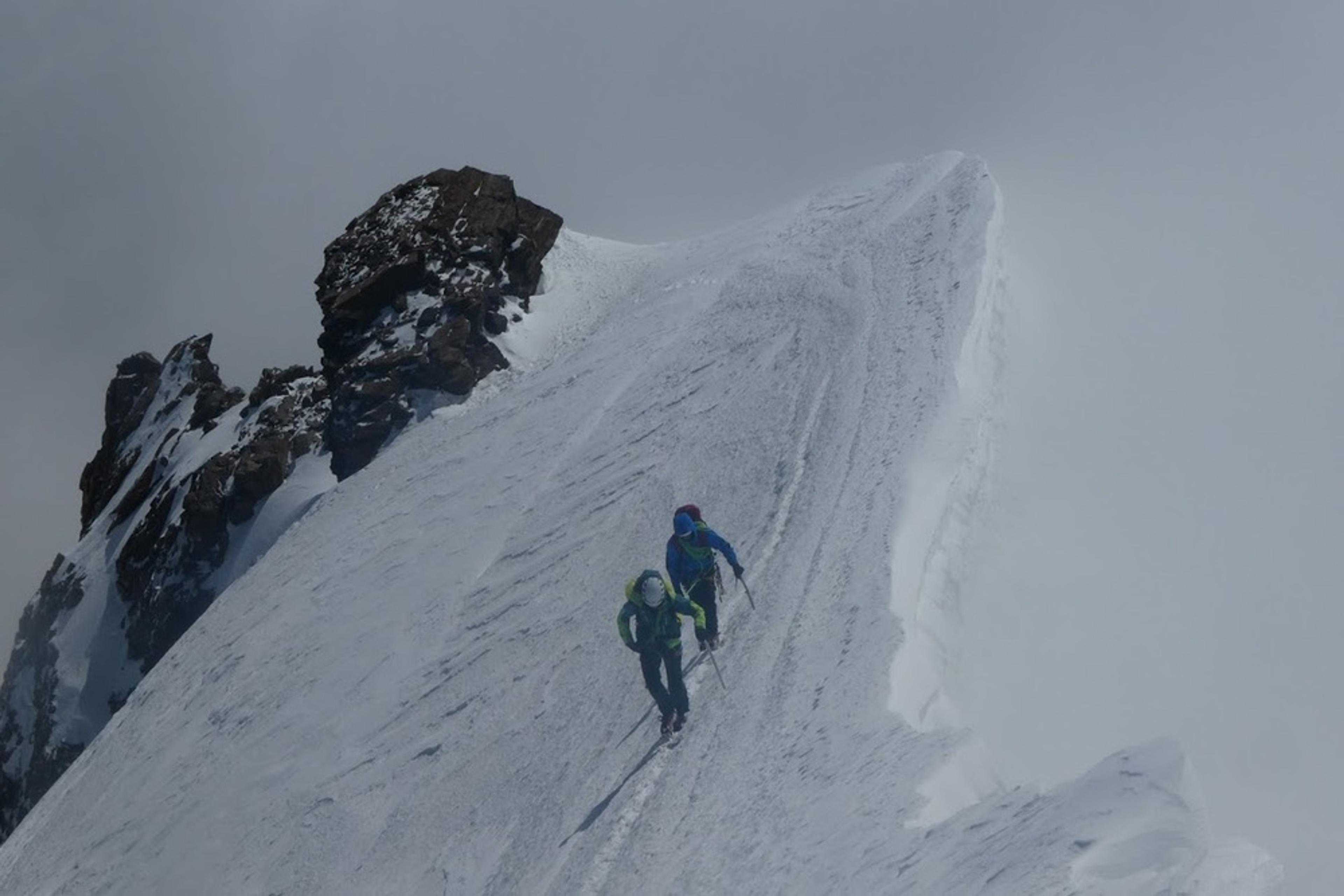 Sur l'arête de la Punta Parrot