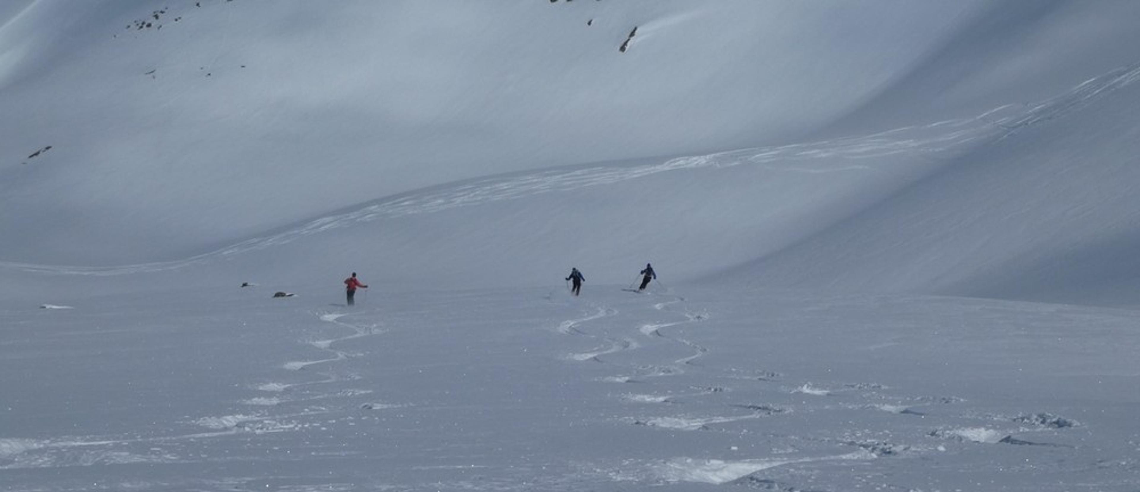 Ski rando terre rouge - Vers la Pissine - Traçage en équipe