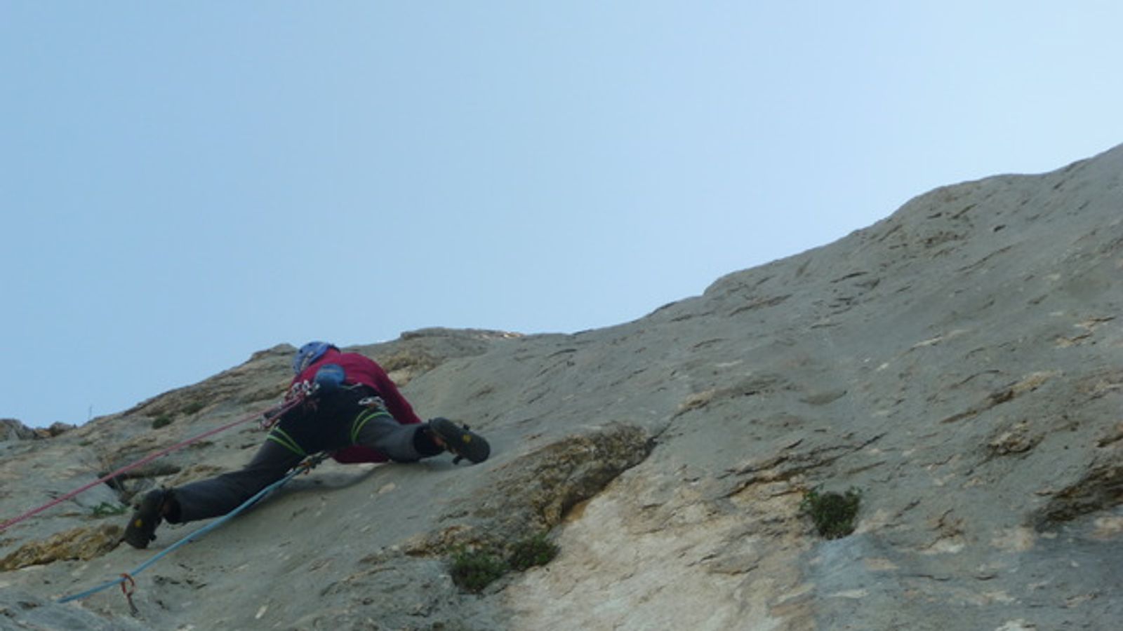 Seb dans la longueur en 7b