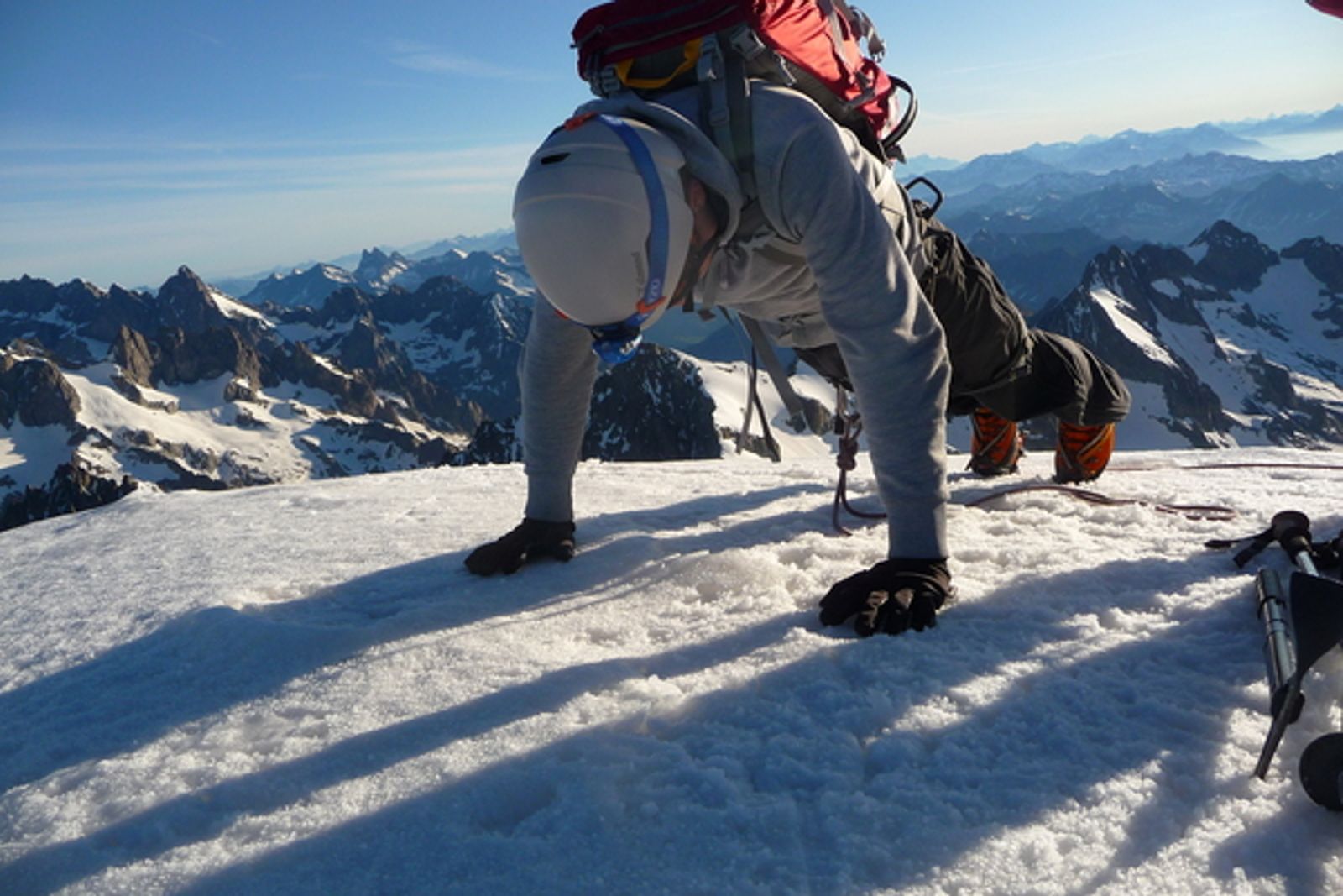 Dôme des Ecrins - Insolite et exploit : 10 pompes au sommet!