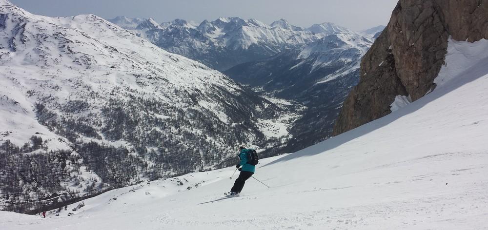 Raid Cerces - Tour du Queyrellin - Skier dans une carte postale
