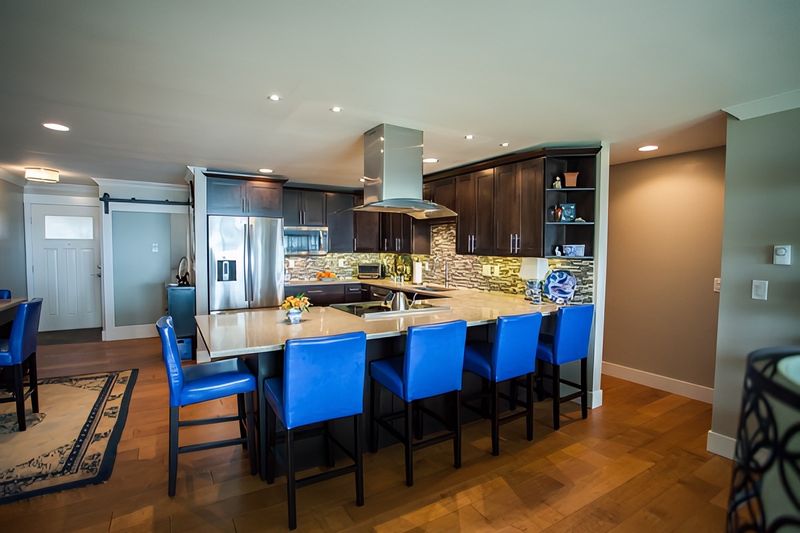 View Condo by Jennifer Ryan Design