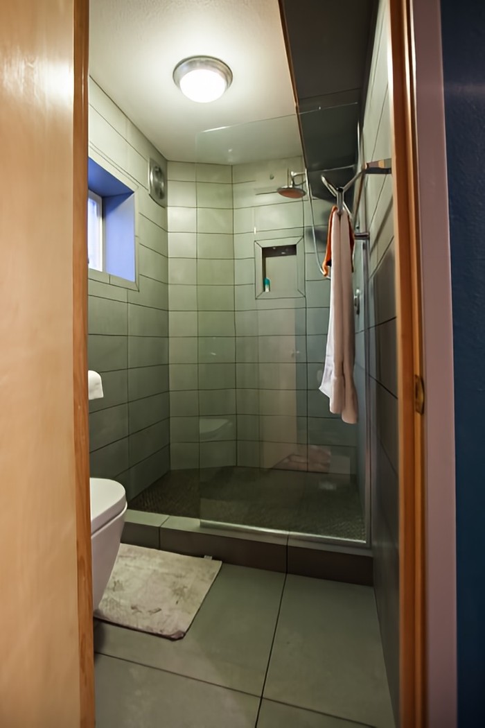 Tiny Bath by Jennifer Ryan Design