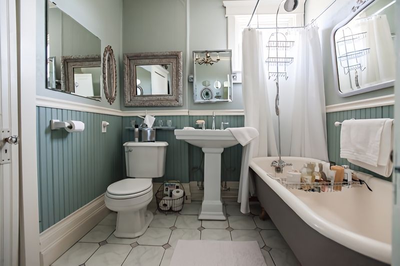 Vintage Bath by Jennifer Ryan Design