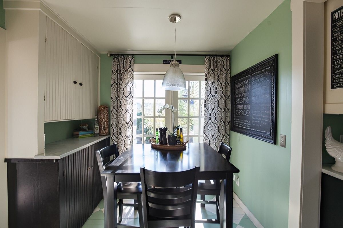 Vintage Charm by Jennifer Ryan Design