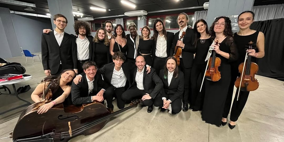 Alessandro Trabace violinista della Heritage Orchestra per la data italiana del Lux Tour 2026 di Rosalia