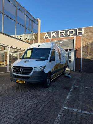 laden bij Akroh Industries in Zwolle