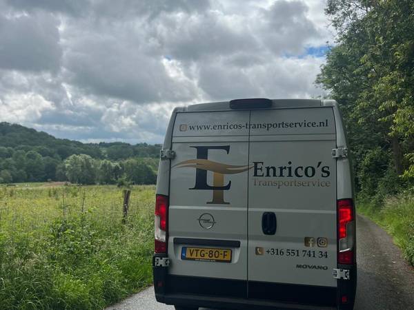 Transportbus tijdens slecht weer