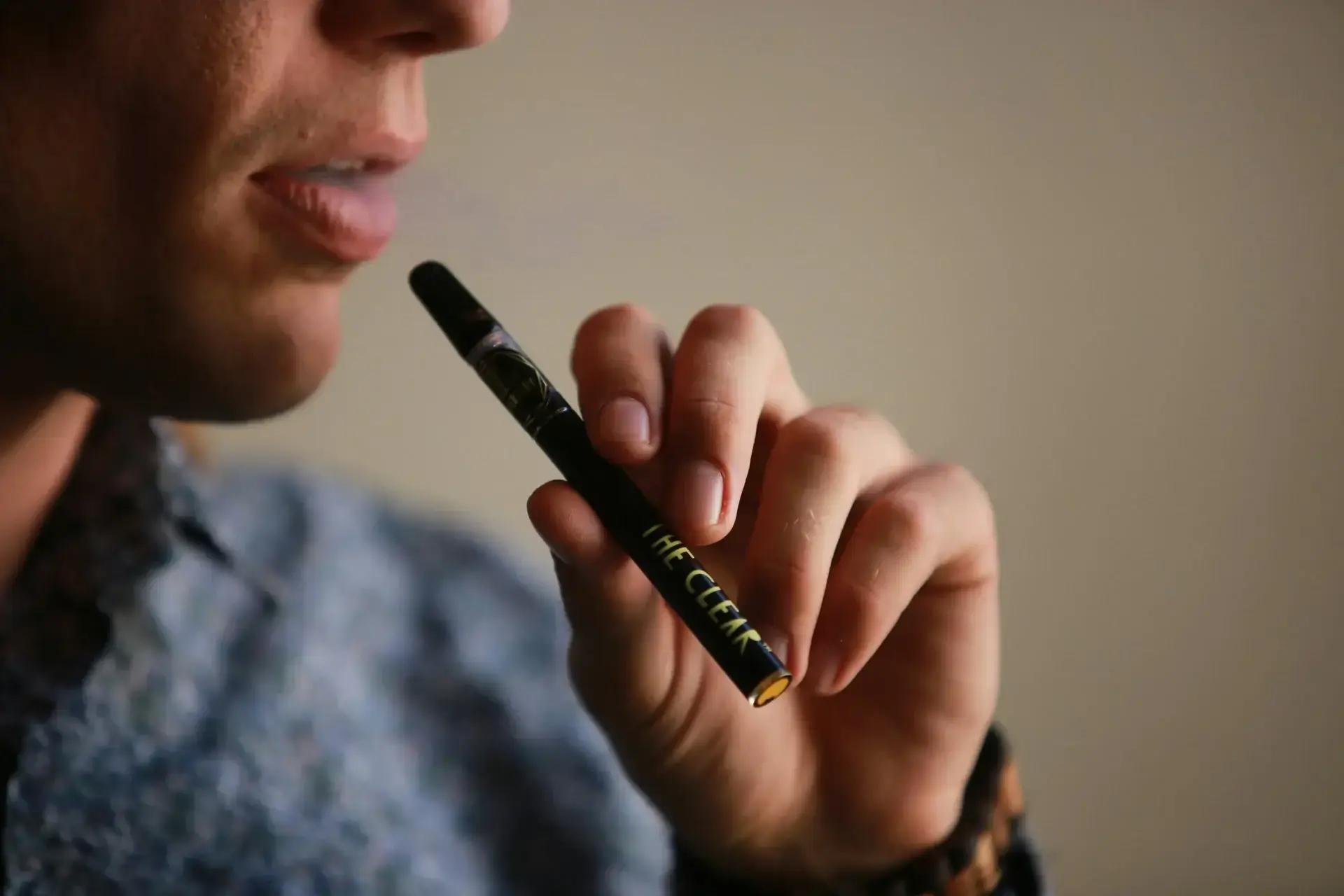 wie funktioniert vapen WAS IST IN EINEM VAPE? VAPES ERKLÄRT – SMOKO E Cigarettes main image 1