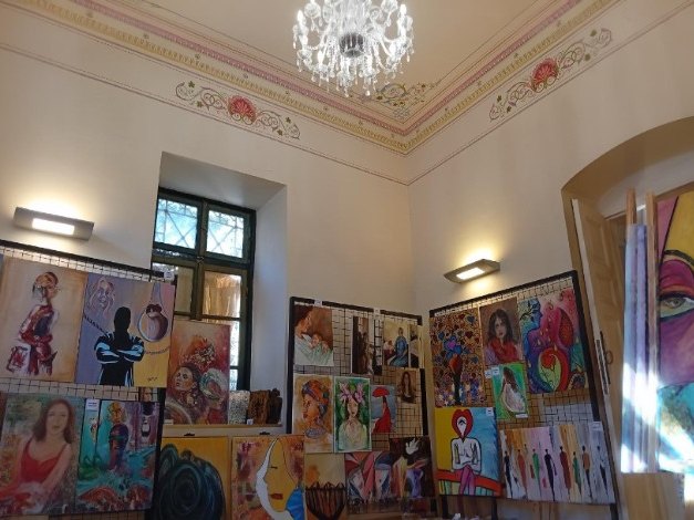 Μεγάλη επιτυχία σημείωσε η έκθεση «Με λένε Αλίκη» στο Αίγιο