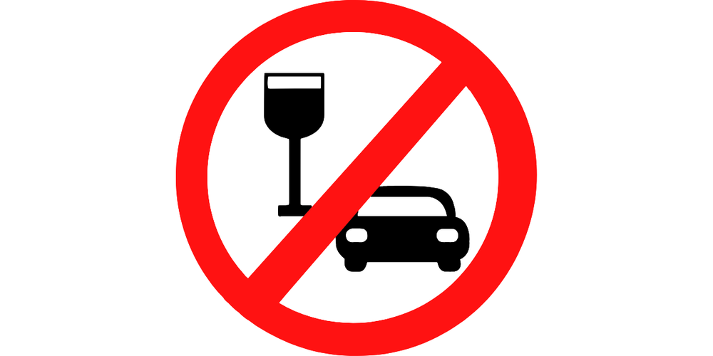 A imagem apresenta um símbolo de proibição relacionado à combinação de álcool e direção, representando a Lei Seca, fiscalização de trânsito e conscientização sobre os riscos de dirigir após consumir bebida alcoólica