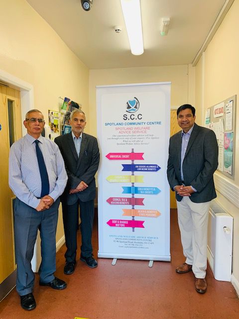 3 men stood in the picture