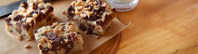 Rich Chocolate Chip Toffee Bars
