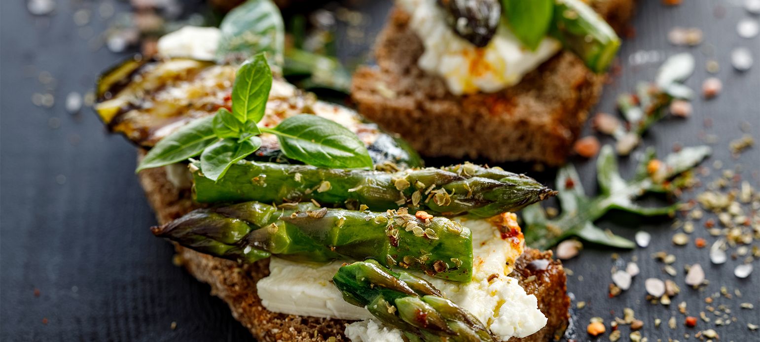 Grilled Asparagus, Red Pepper & Prosciutto Bruschetta | Schnucks