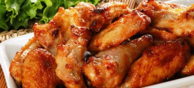 Grilled Buffalo Chicken Wings with Creamy Blue Cheese Dip