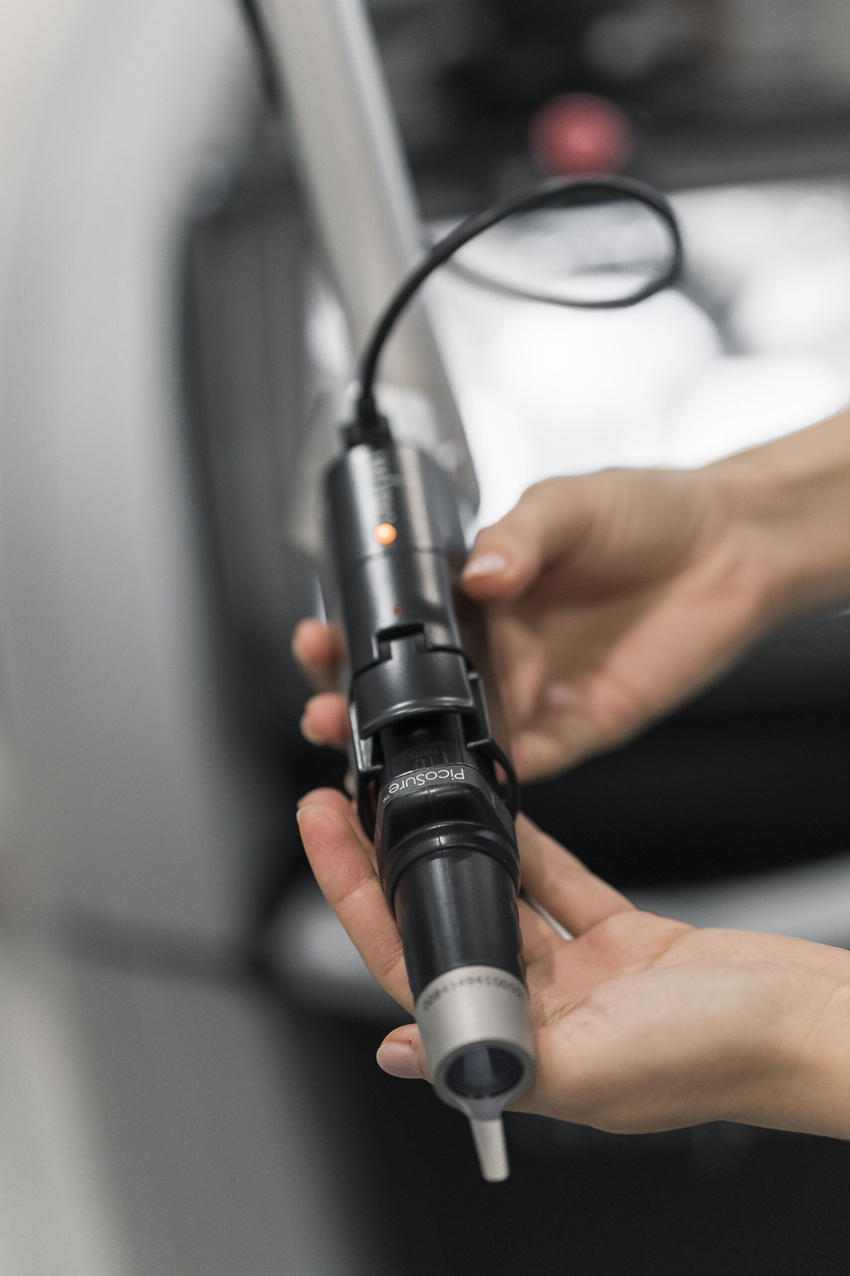 Picosecond laser device