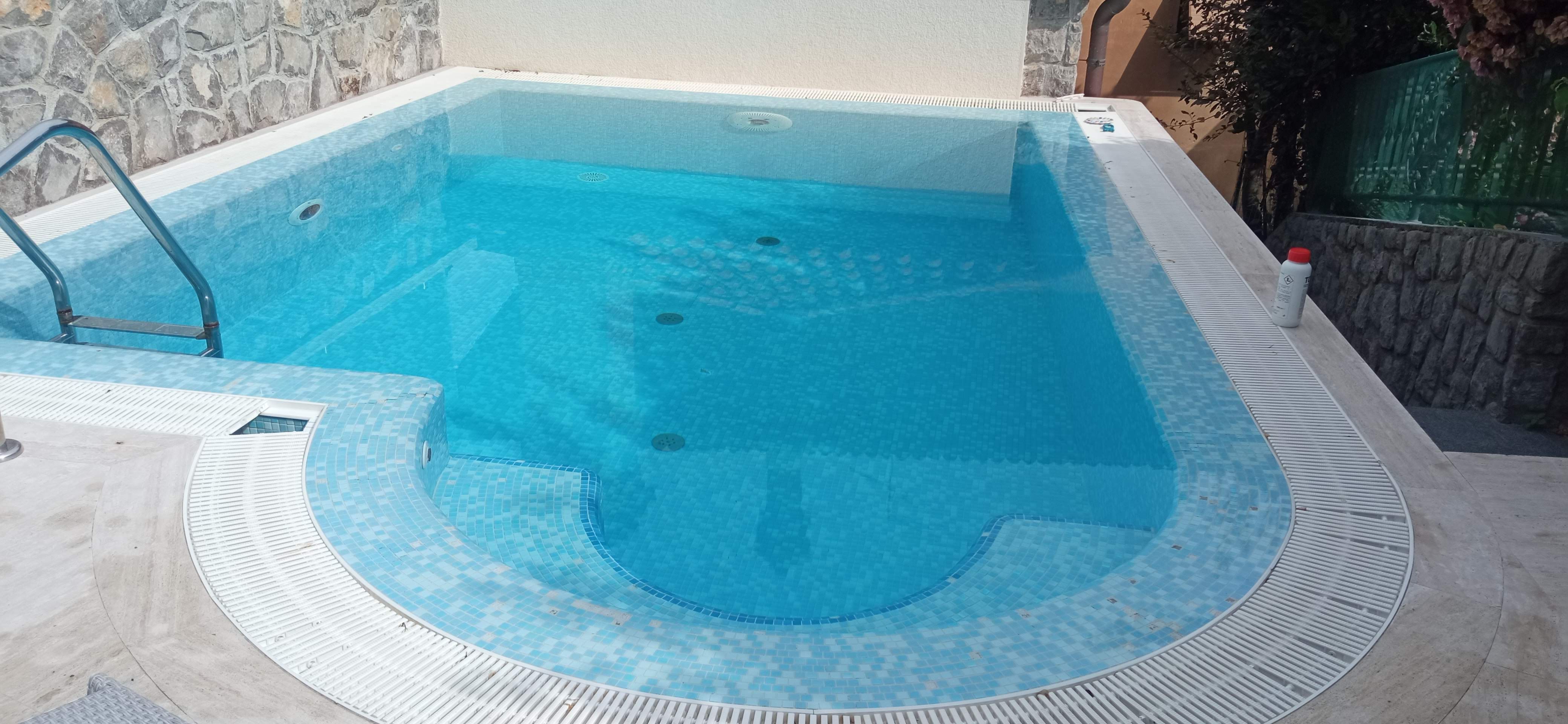 Čist bazen nakon servisa