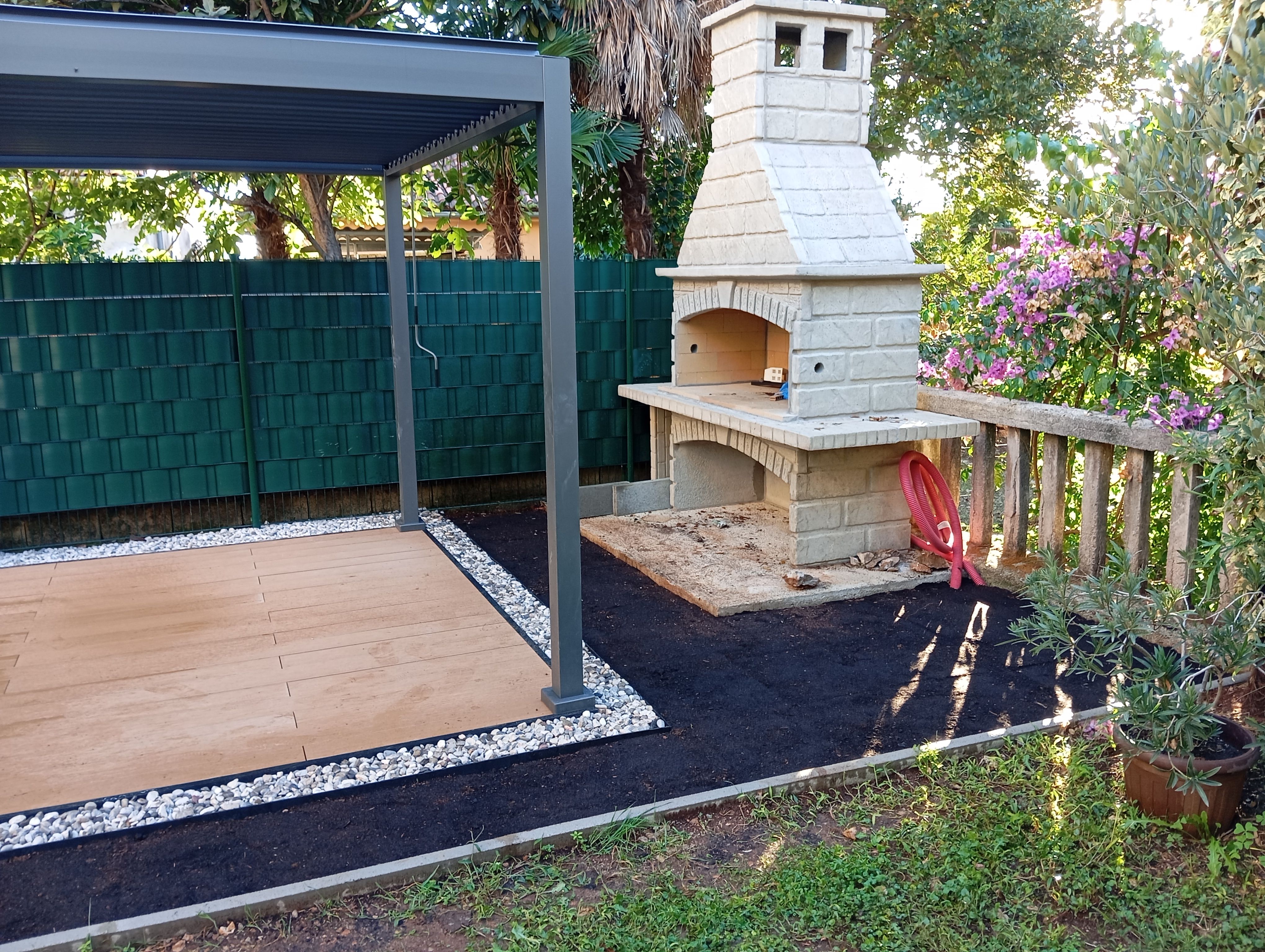 Postavljanje nadstrešnice i uređenje okoliša