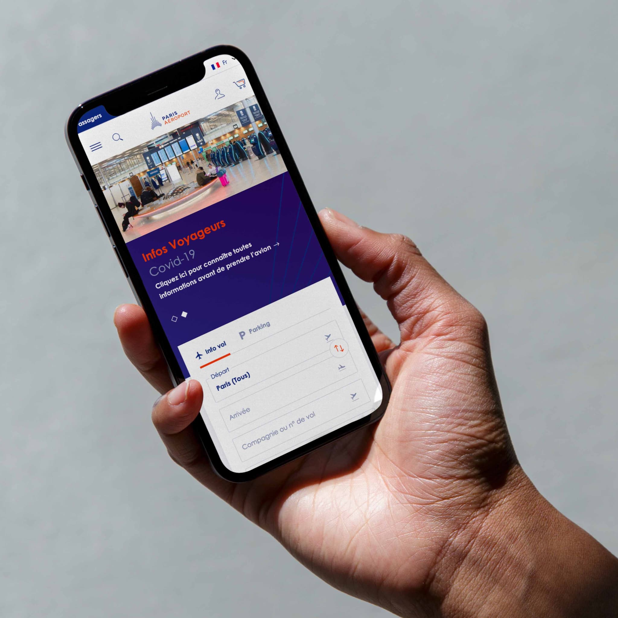 telephone portable dans une main