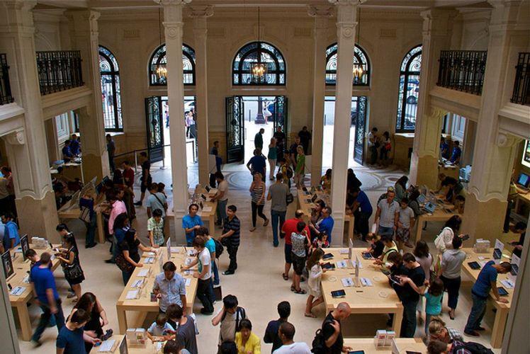 The Apple Store, Belonging And Love