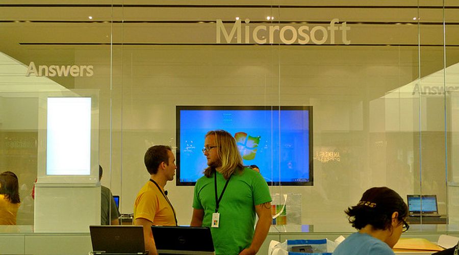 The Real Reason The Microsoft Store Is Empty