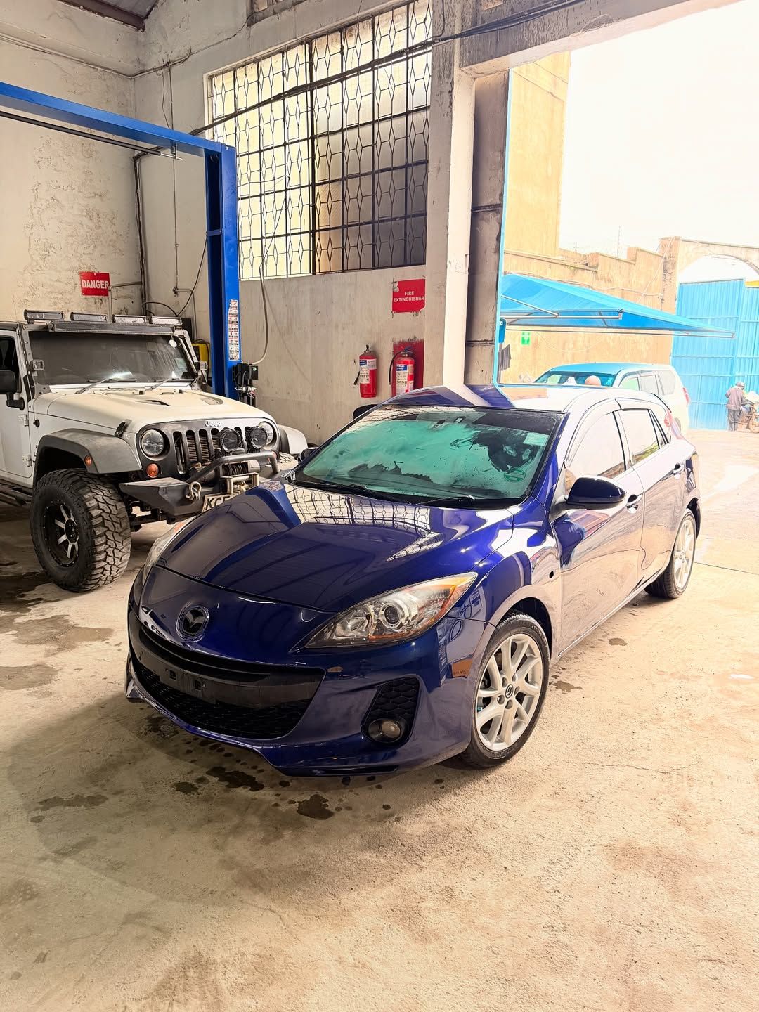 Mazda Axela — Custom Paint