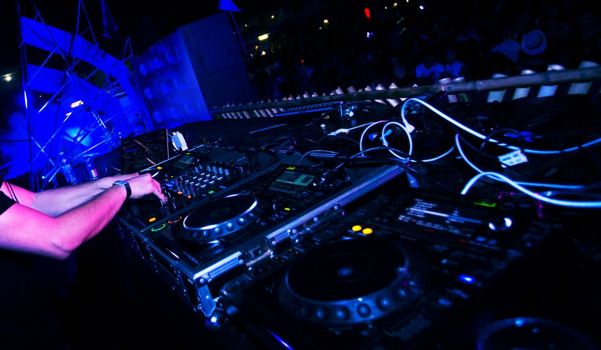 Should I use Vinyl or CD’s/MP3’s turntables?
