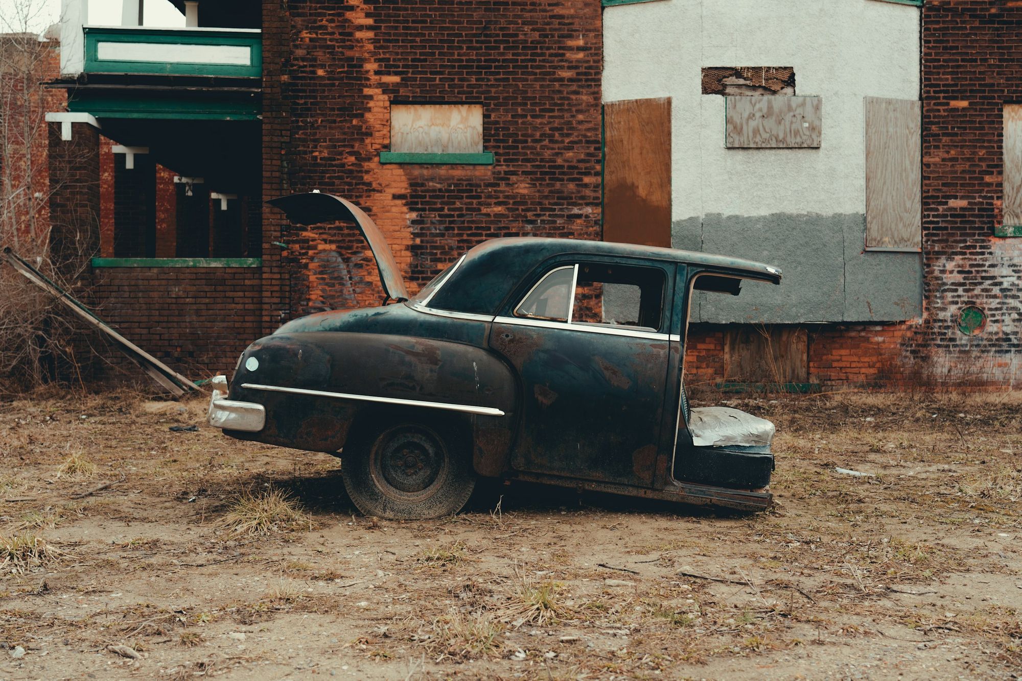 This project focuses on producing a gripping trailer for an upcoming thriller film. The trailer will be designed to captivate audiences and build anticipation for the film's release. High-Impact Editing