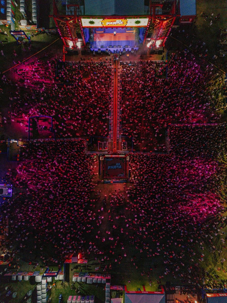 Festival Na Farra — palco e multidão no Rio de Janeiro