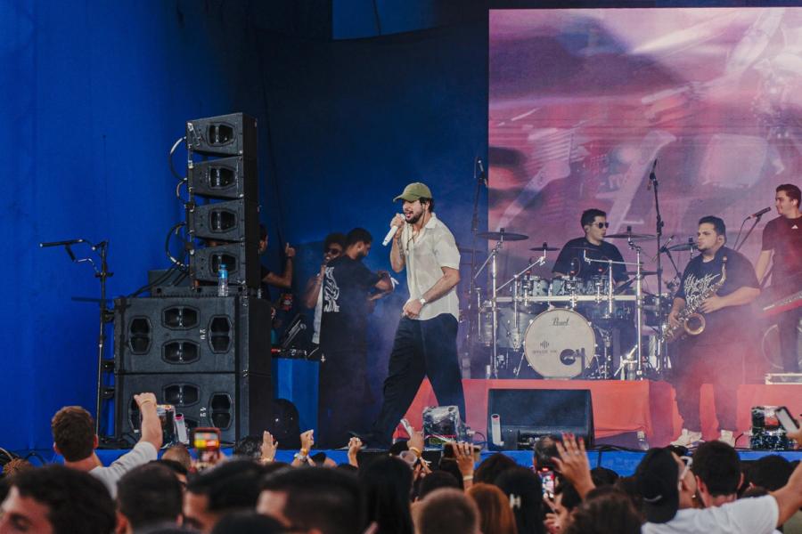 Festival Na Farra — palco e multidão no Rio de Janeiro
