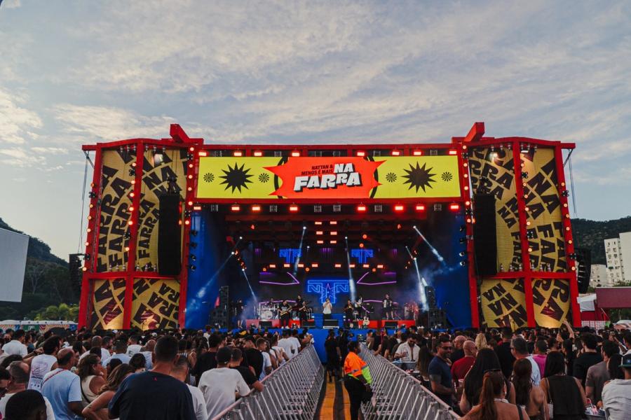 Festival Na Farra — palco e multidão no Rio de Janeiro