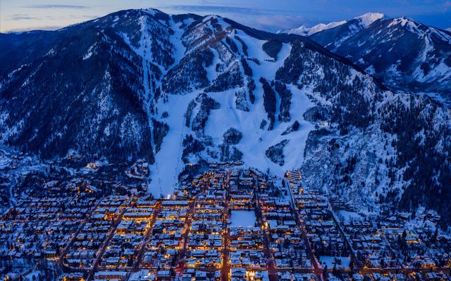 Top Five Fridays March 27, 2020: Aspen Town and Mountain Image
