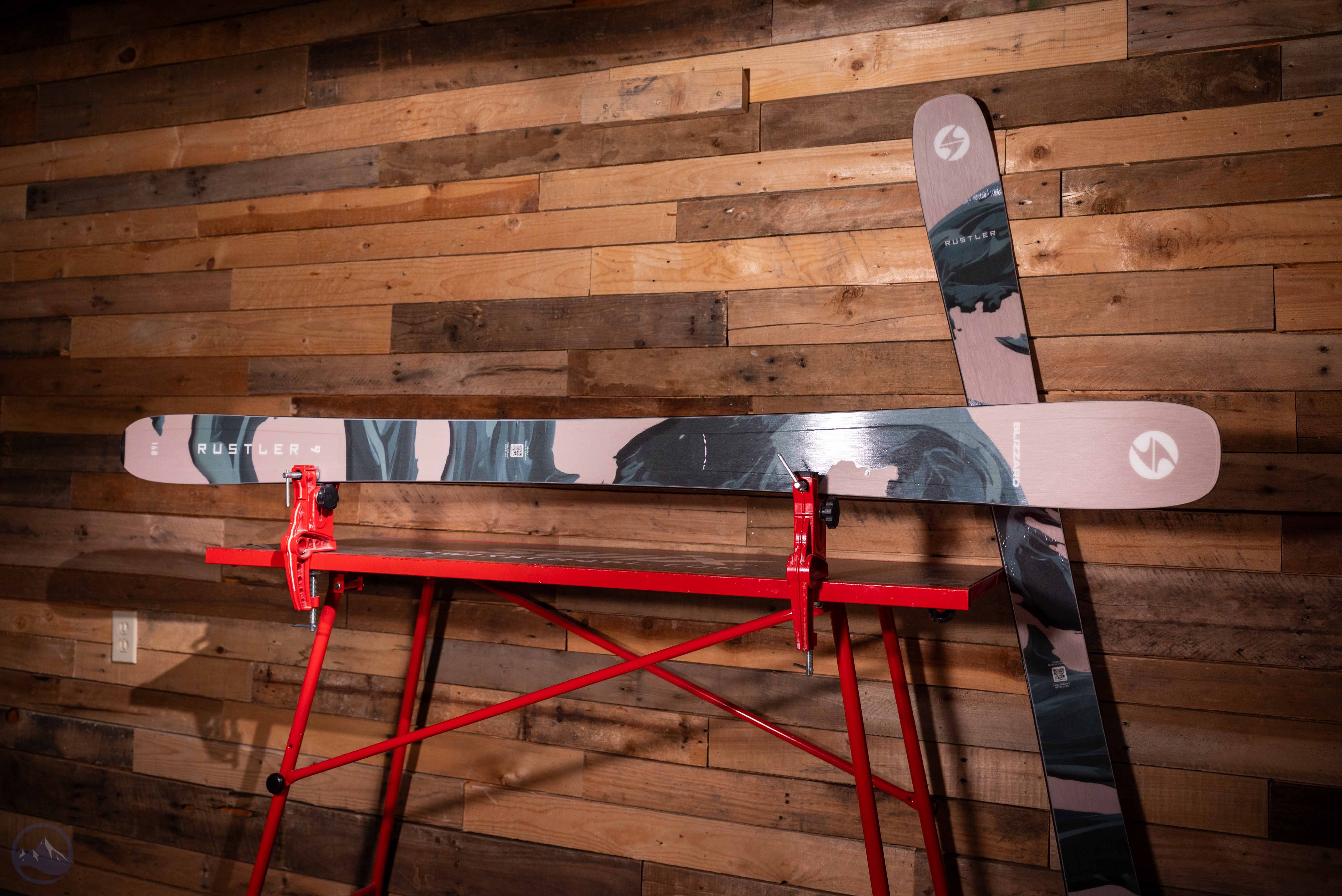 BLIZZARD RUSTLER 9 + サロモンSTRIVE 14 GW 2027 Blizzard Rustler 9 Skis with Salomon Strive 14 GW Bindings