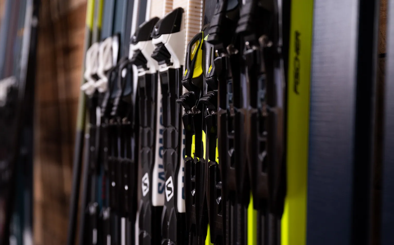 How to Buy Cross Country Skis - XC Binding Closeup Image