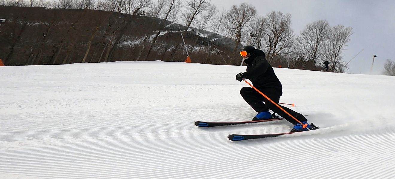2022 Liberty Evolv90 Ski Review: Full Width Action Image 1