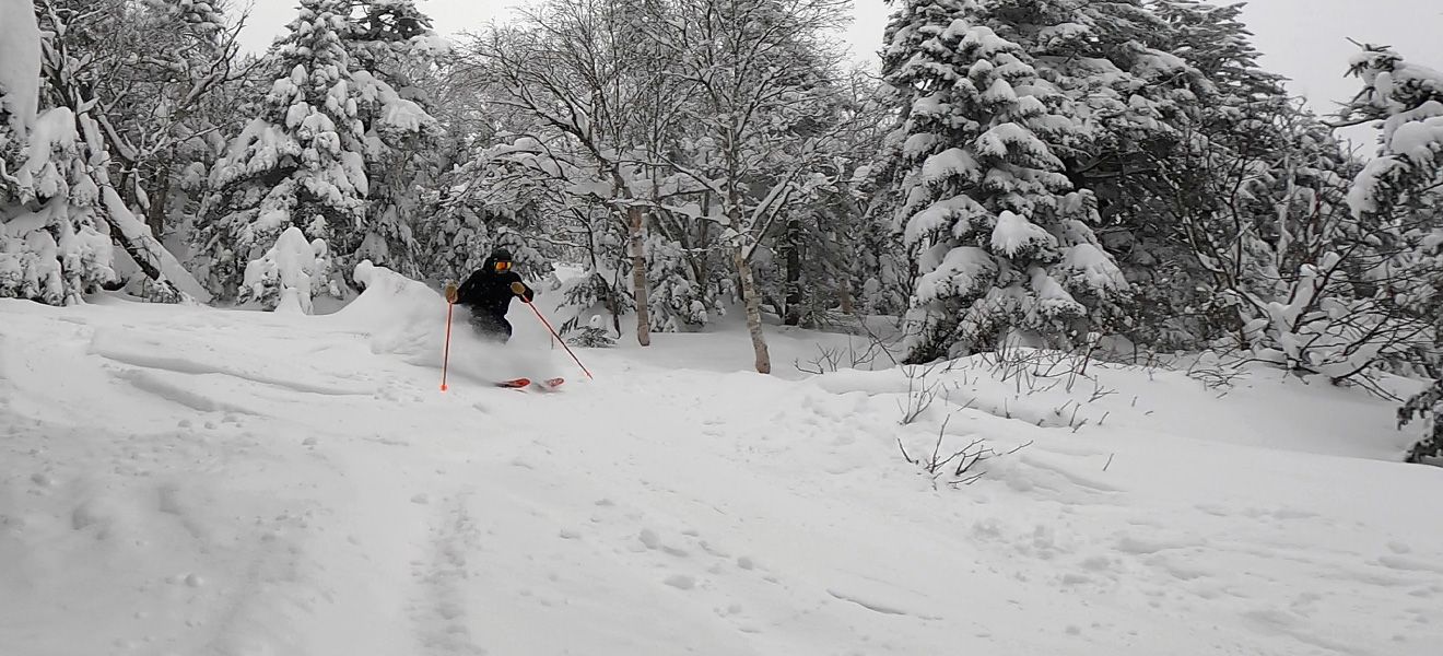 2022 Atomic Maverick 100 Ti Ski Review: Full Width Action Image 1