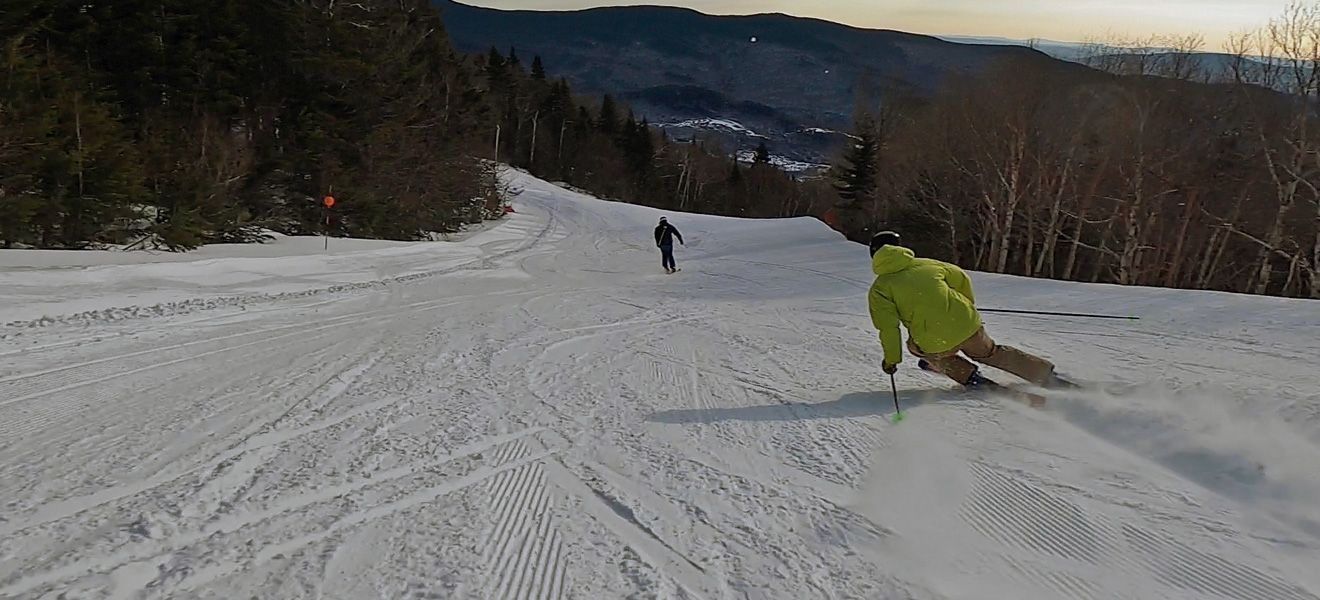 2022 Fischer RC4 The Curv GT Ski Review: Full Width Action Image 2