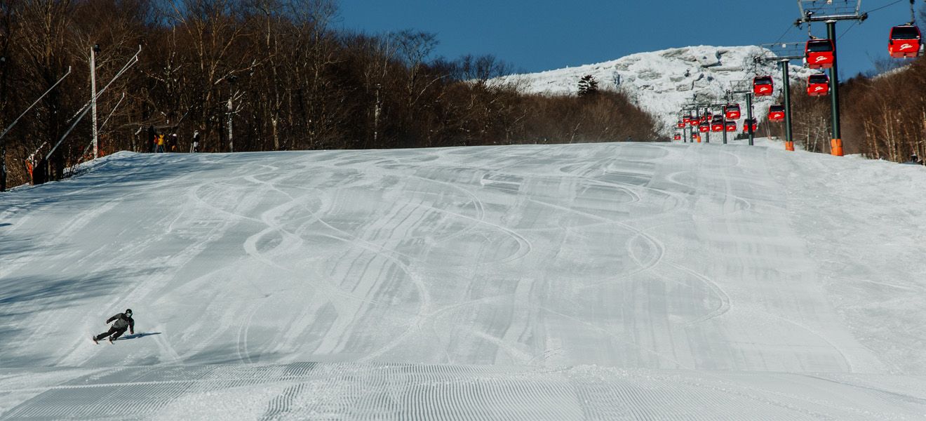 2023 Head Kore 99 Skis: Full Width Action Image 2