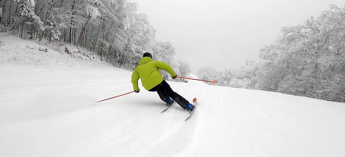  2021 Kastle MX88 Ski Review: Full Width Action Image 1