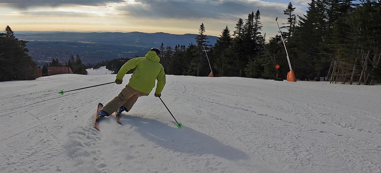 2022 Fischer RC4 The Curv GT Ski Review: Full Width Action Image 1