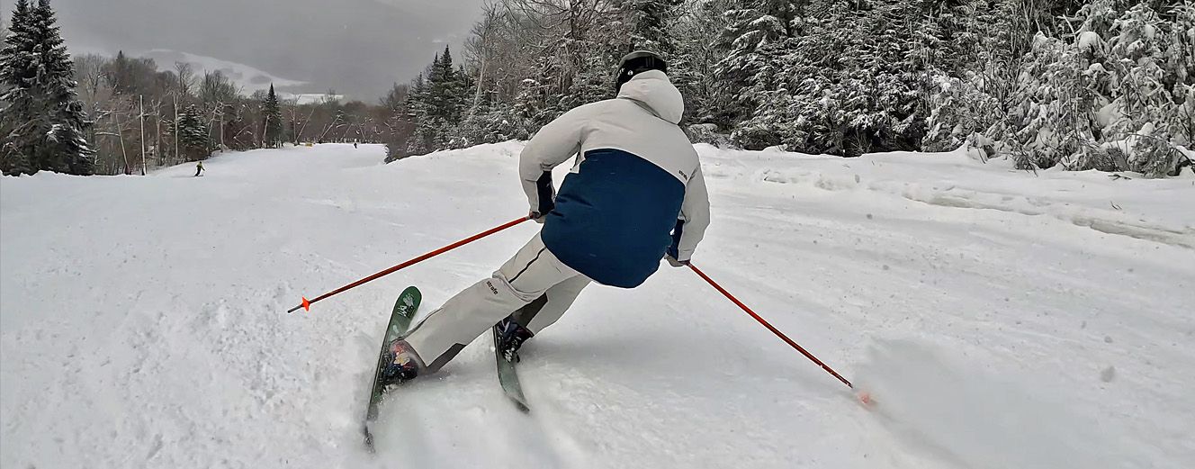 2023 Salomon QST 92 Skis: Full Width Action Image 2