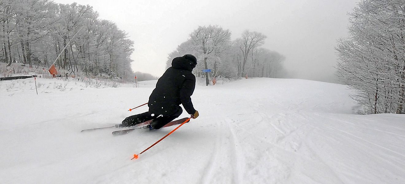 2022 Blizzard Brahma 88 Ski Review: Full Width Action Image 2