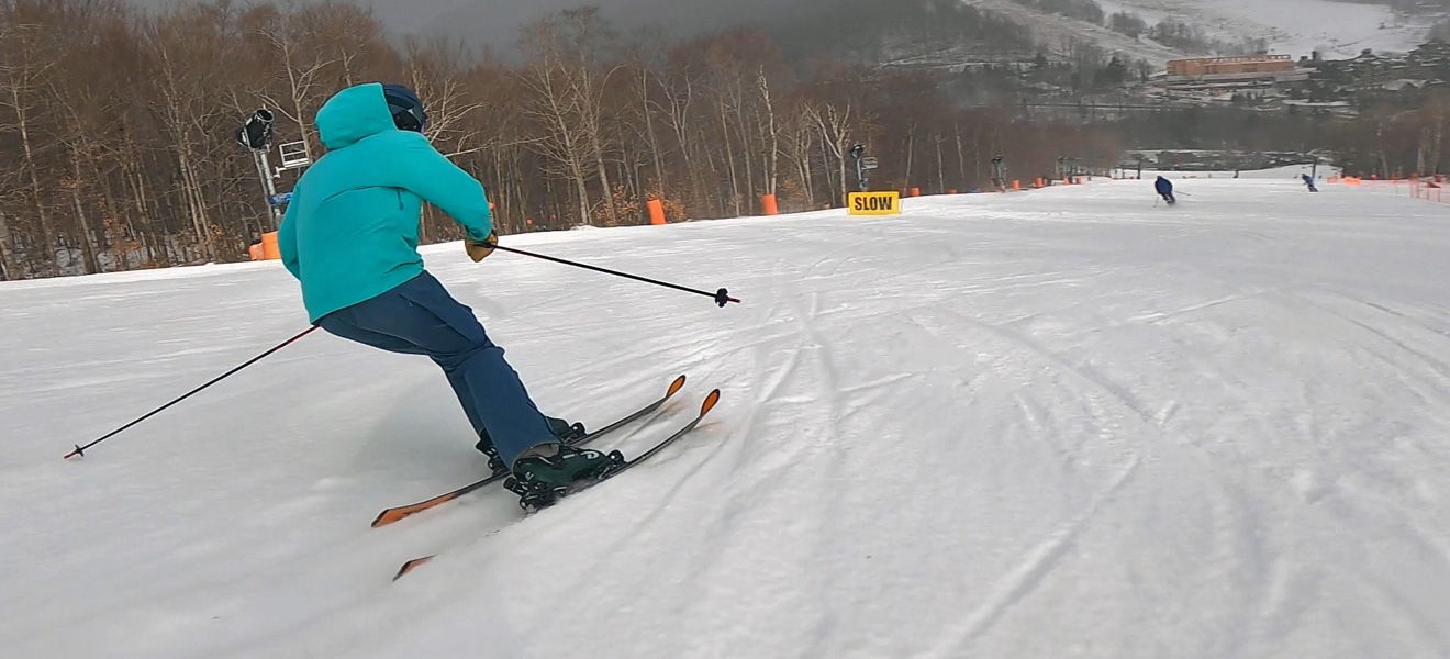 2022 Kastle FX 96 Ti Ski Review: Full Width Action Image 2